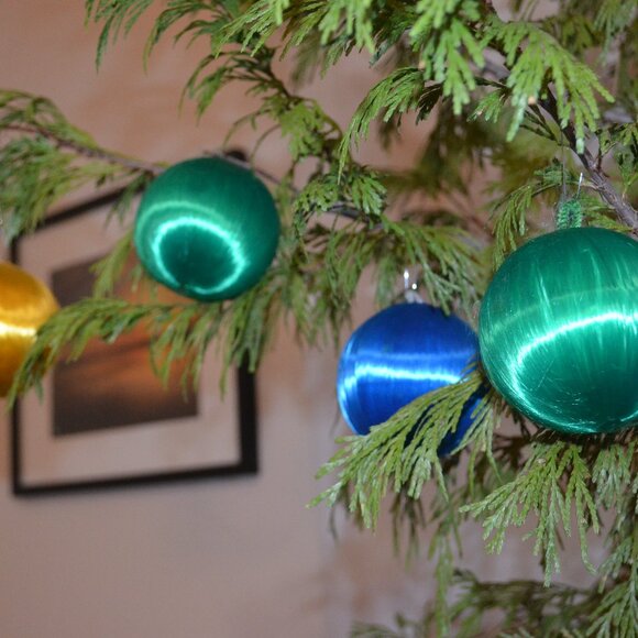 Holiday Ornaments Handmade Balls Styrofoam Wrapped by Shiny Thread 4 pieces - Picture 7 of 7